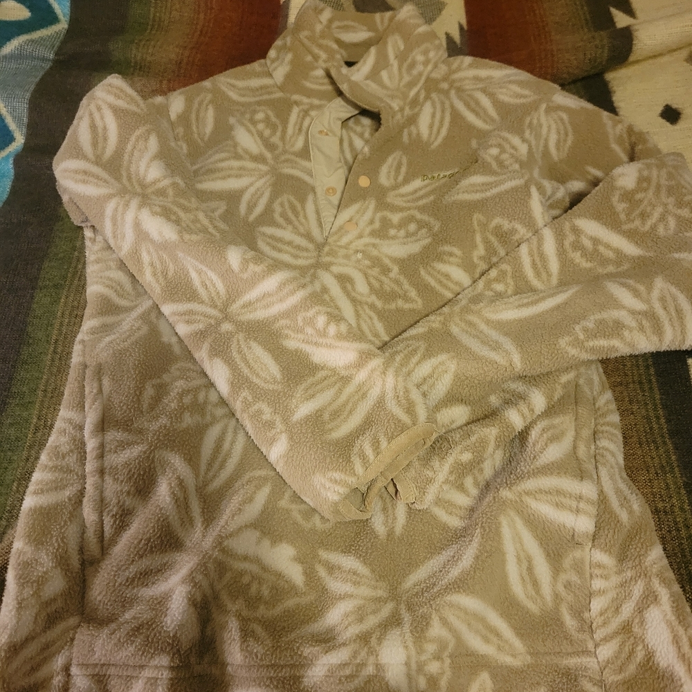 Patagonia snap button kangaroo pocket jacket